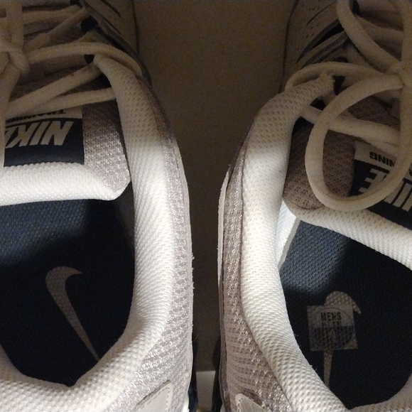 Brand New Nike react sz 9 - Picture 5 of 5